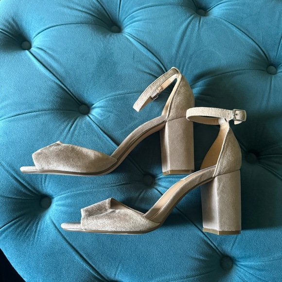 Steve Madden Mirna Block Heel - Picture 3 of 6